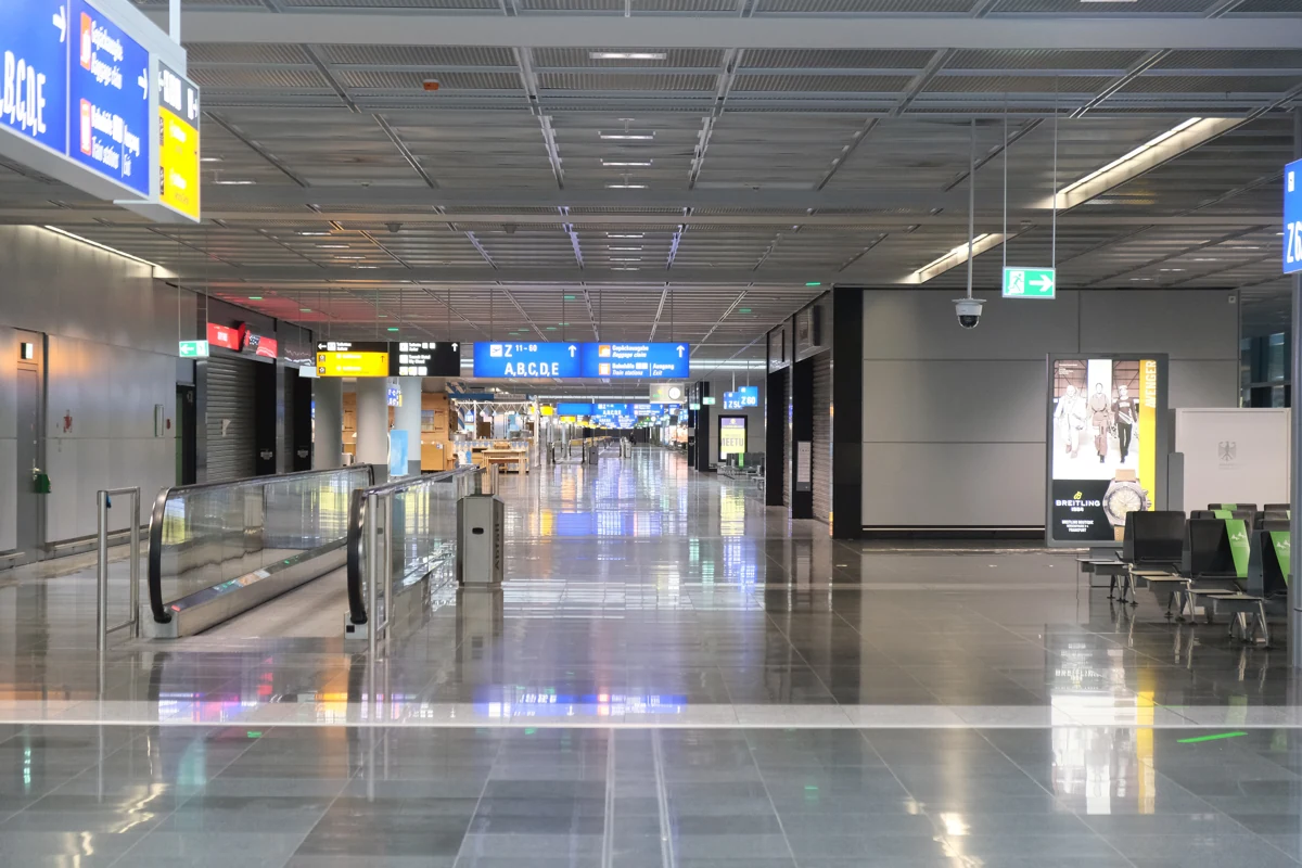 Frankfurt Main: Terminal 1, gates Z · 2020: illustrative terminal scene