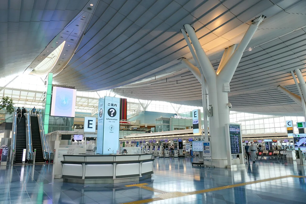 Tokyo Haneda: Terminal 3 departure lobby · 2021 · historical photograph