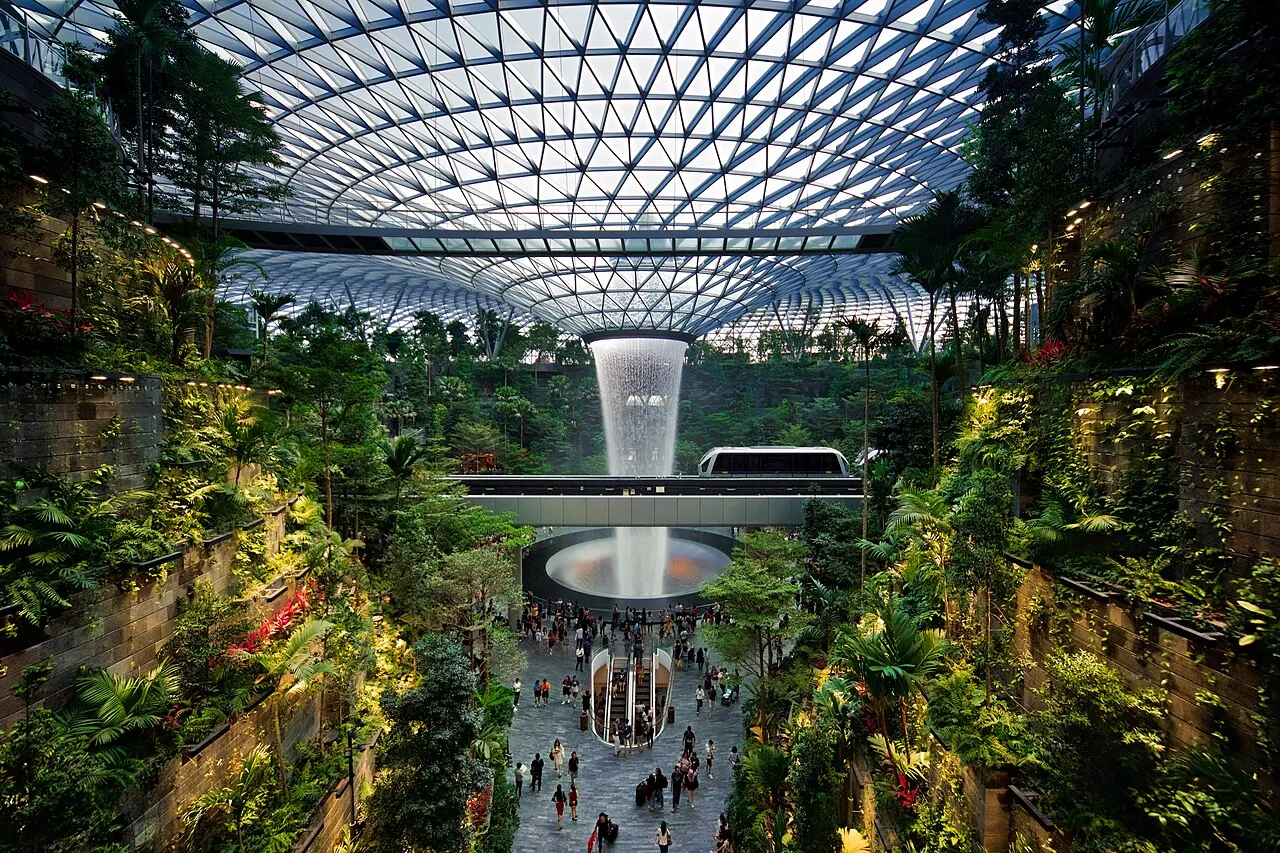 Singapore Changi: Rain Vortex at Jewel · 2019